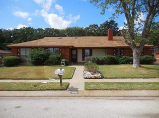 1033 Stableway Ln, Bedford, TX 76022