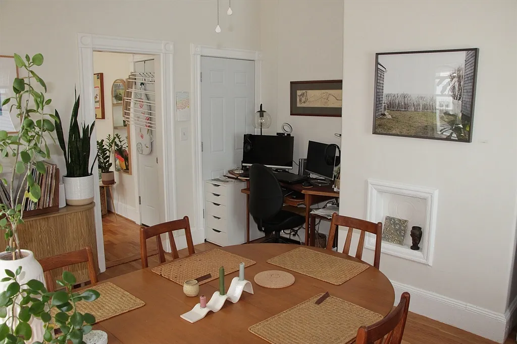 2 bed, 1.0 bath, 1100 sqft, $2,950 — Photo 3