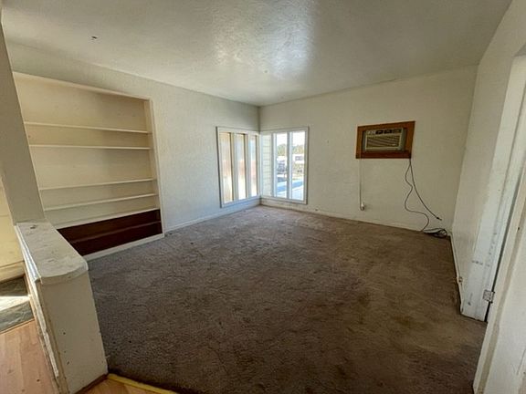 4th image of 827 Redwood Dr #D