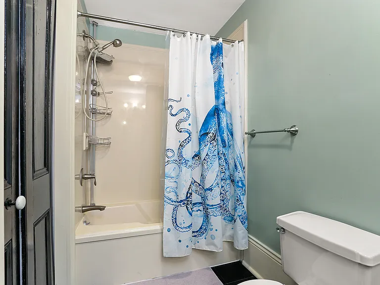 1124 Jackson Ave #4 — Photo 12