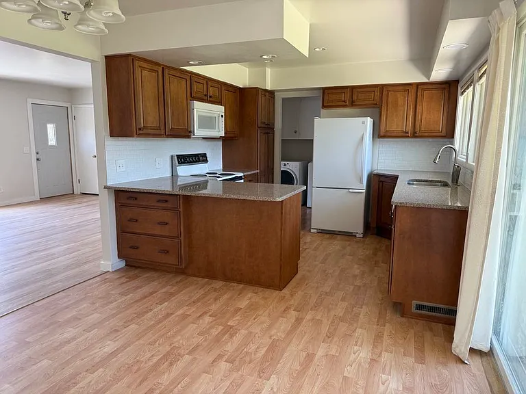 800 Ridgeland St — Photo 4