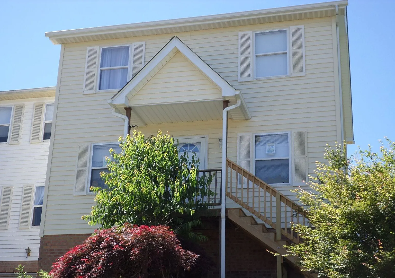 3 Bedroom 2.5 Bath 1 Car Garage Duplex — Photo 1