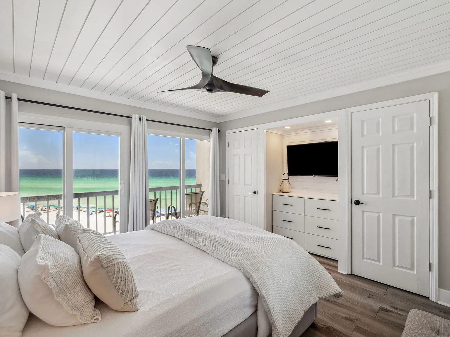 2 bed, 983 sqft, $4,000 — Photo 2