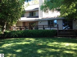 9412 Cherry Ave, Rapid City, MI 49676