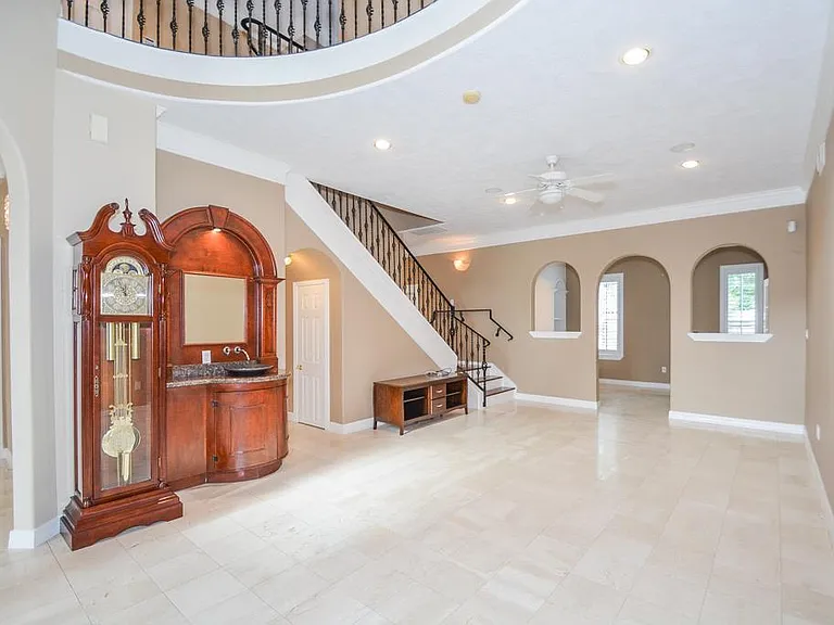 2326 Walnut Bend Ln — Photo 7