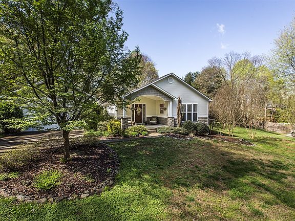 2nd image of 118 Crystal Cir