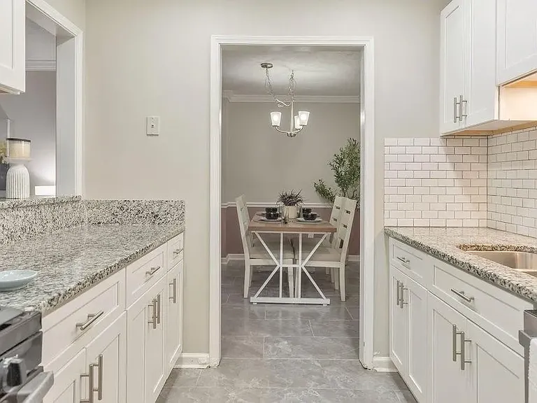 906 Augusta Dr SE #2 — Photo 8