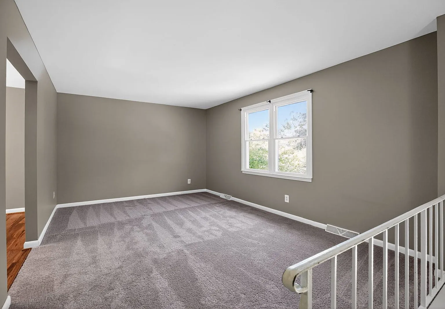 5 bed, 3.0 bath, 2073 sqft, $2,890 — Photo 4