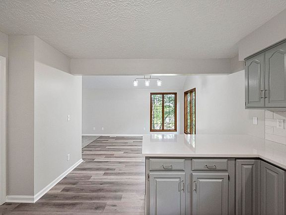 5th image of 4202 Mayflower Dr