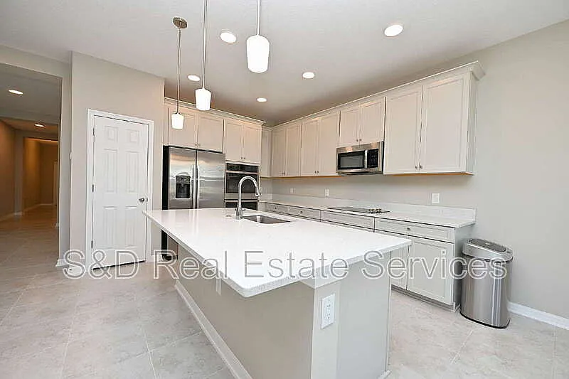 4 bed, 3.0 bath, 2214 sqft, $2,700 — Photo 3