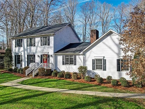 3rd image of 262 Glendale Cir