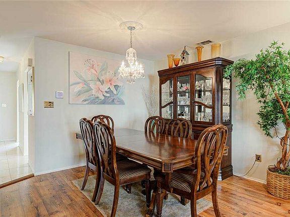 4th image of 102 Cottonwood Ct #102