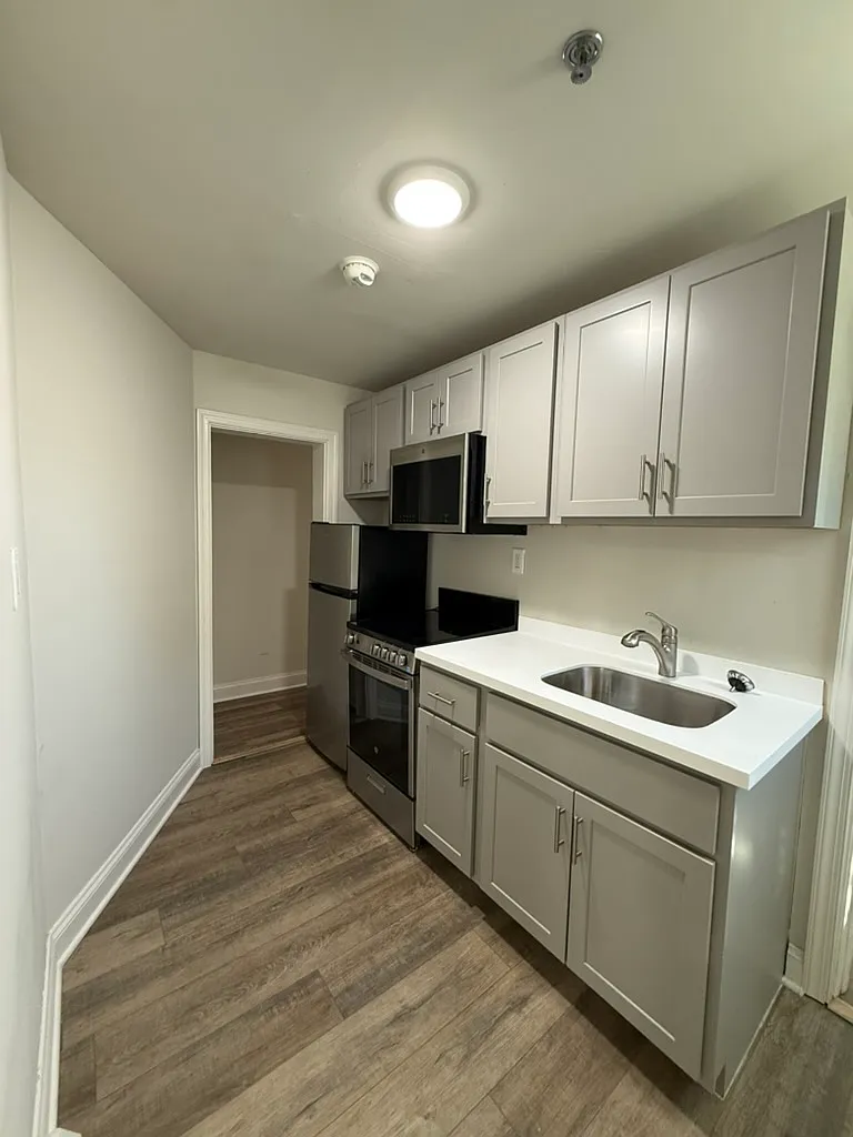 2 bed, 960 sqft, $1,700 — Photo 3