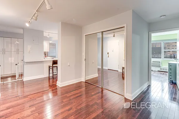 Sold by (Legacy) Elegran | media 8