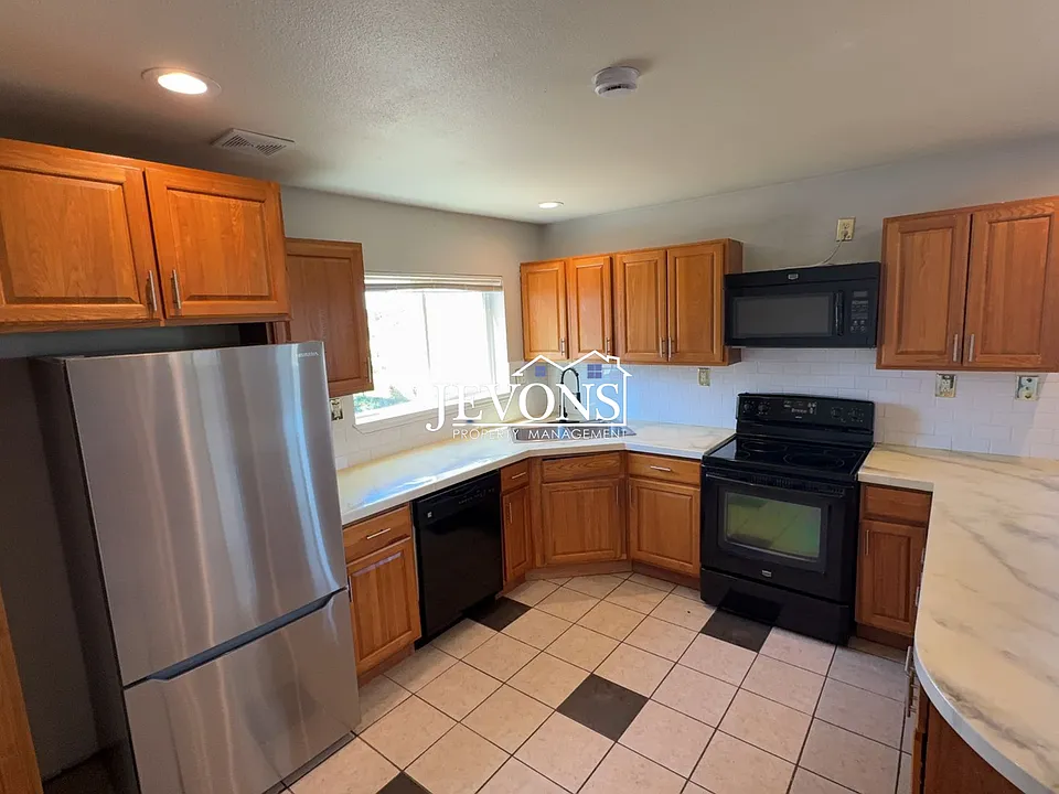 3303 S Ainsworth Ave Tacoma, WA 98418