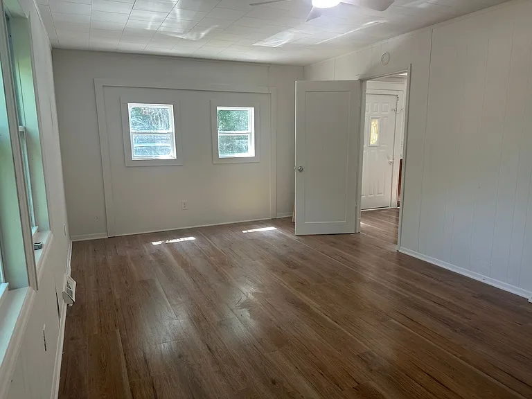 103 Falls St — Photo 4