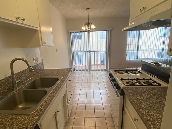 4th image of 1710 Purdue Ave #307