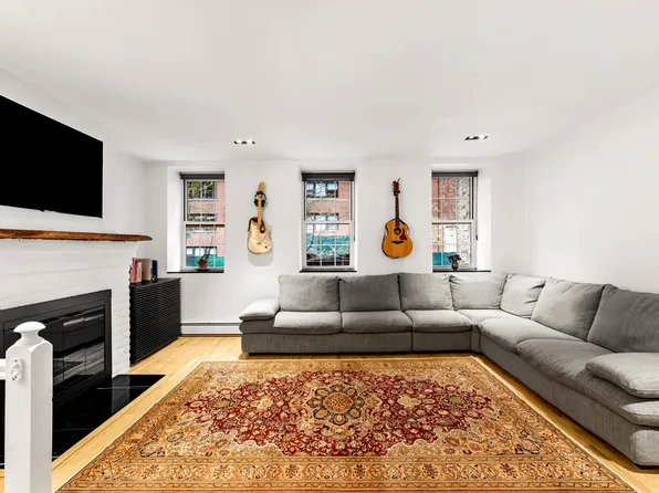 314 East 50th Street 1E image 1 of 10