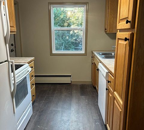 4th image of 519 E 6th St