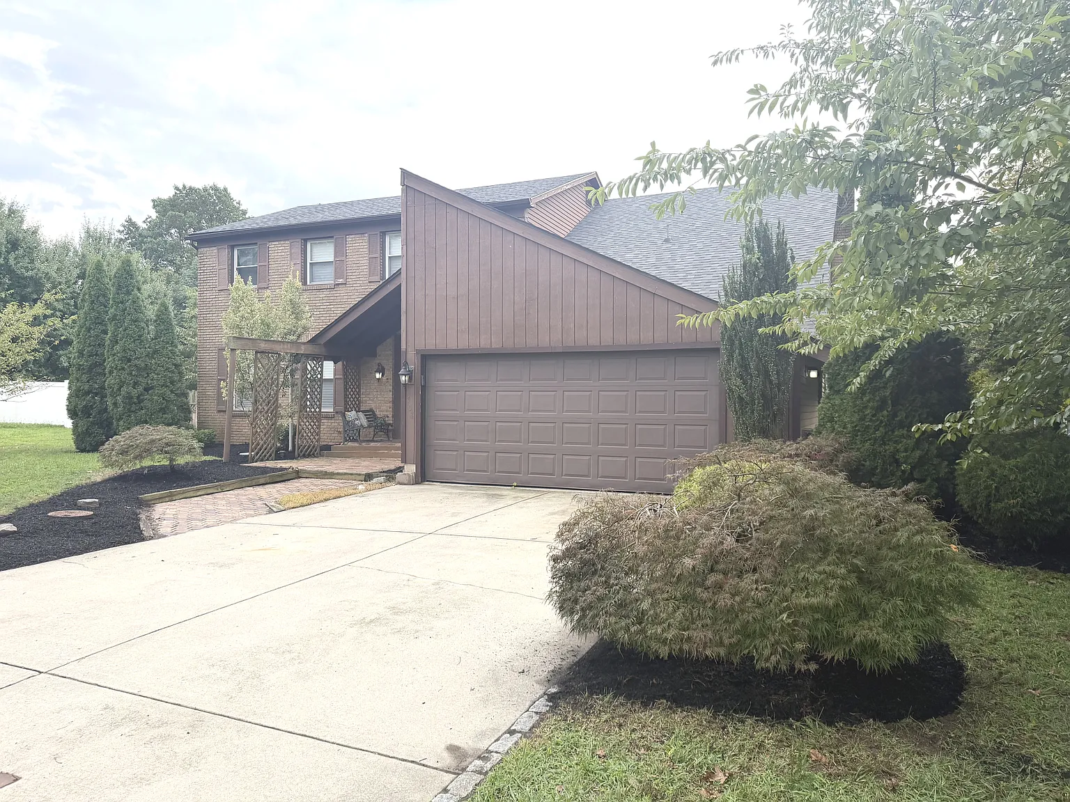 1703 Country Club Dr — Photo 2