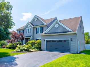 10 Rolling Hills Dr, Halfmoon, NY 12065