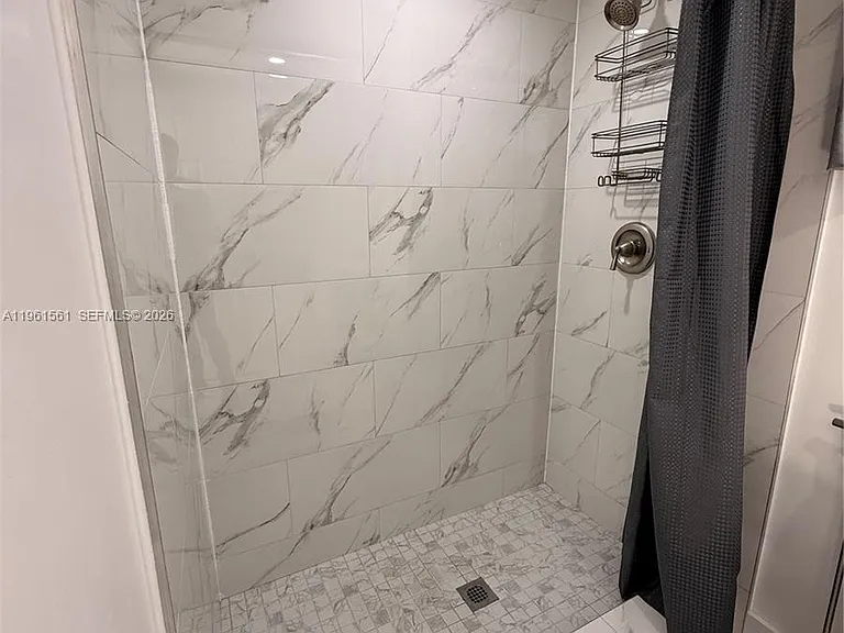 1037 SW 20th Ave #2 — Photo 5
