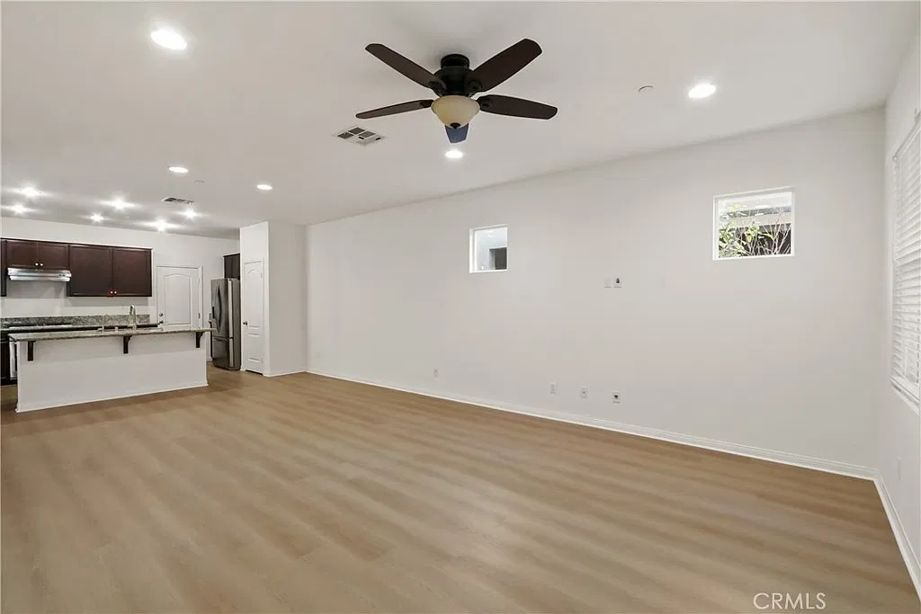 4 bed, 2.5 bath, 1895 sqft, $3,595 — Photo 3