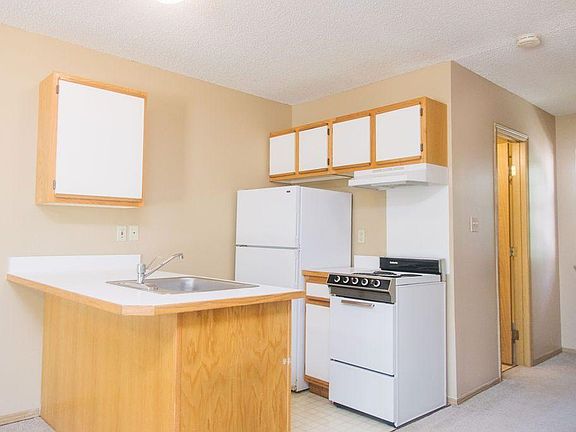 4th image of 664 N Leverett Ave APT 6