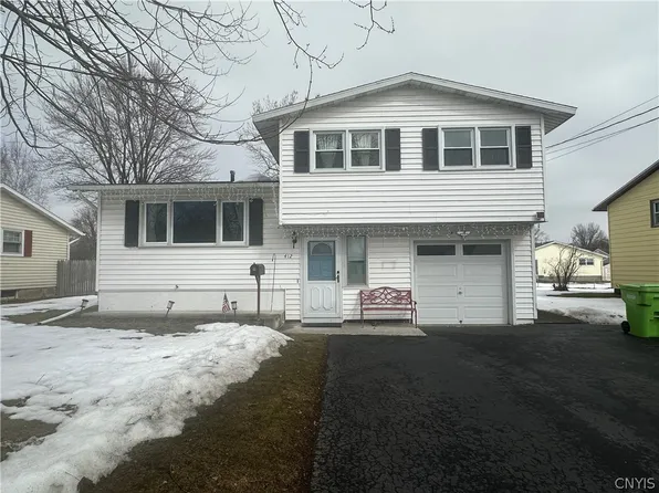 412 Sunflower Dr, Liverpool, NY 13088