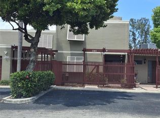 1141 W Fairway Rd, Pembroke Pines, FL 33026