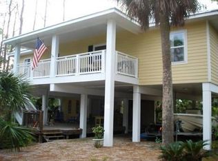 841 E Pine Ave, St George Isl, FL 32328