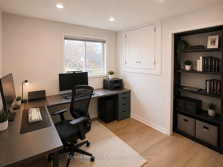 58 Selkirk St — Photo 8