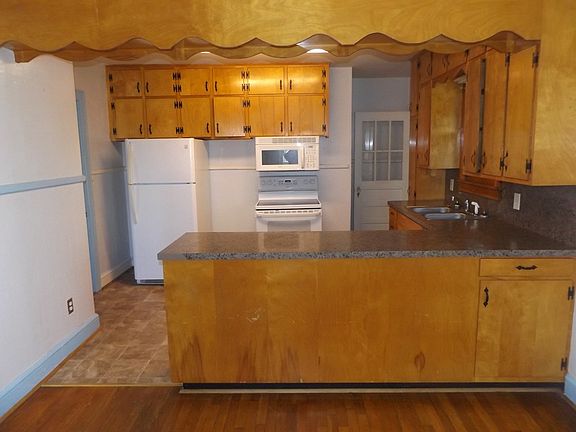 4th image of 1424 N Main St