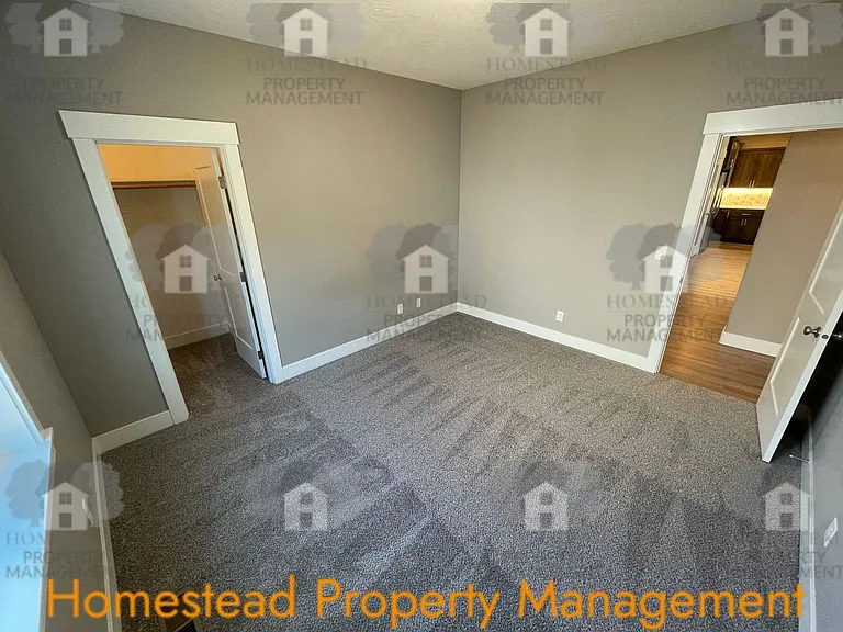 463 NE Cedar St — Photo 16