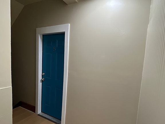 4th image of 804 N Washington St #5
