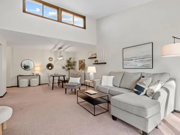 2670 Oxford St N APT 242, Roseville, MN 55113