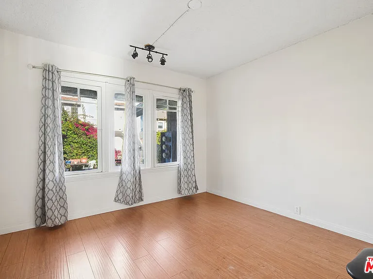 1238 N Gardner St — Photo 8