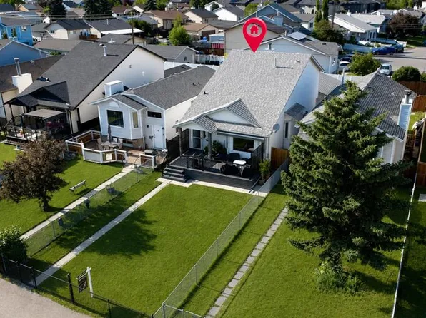 8 N Erin Meadow Way SE, Calgary, AB T2B 3A2