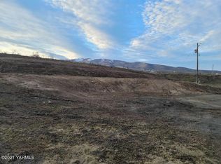 712 Longmire Ln, Selah, WA 98942