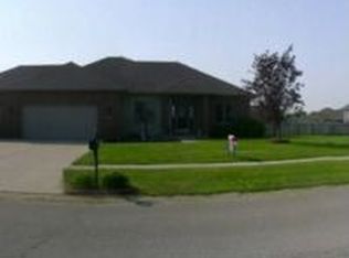 310 Eagle Ridge Dr, Chatham, IL 62629