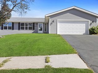 2812 Bluffside Dr, Rockford, IL 61109