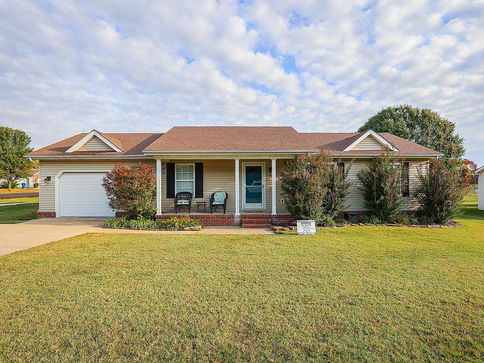1st image of 215 Sunrise Dr