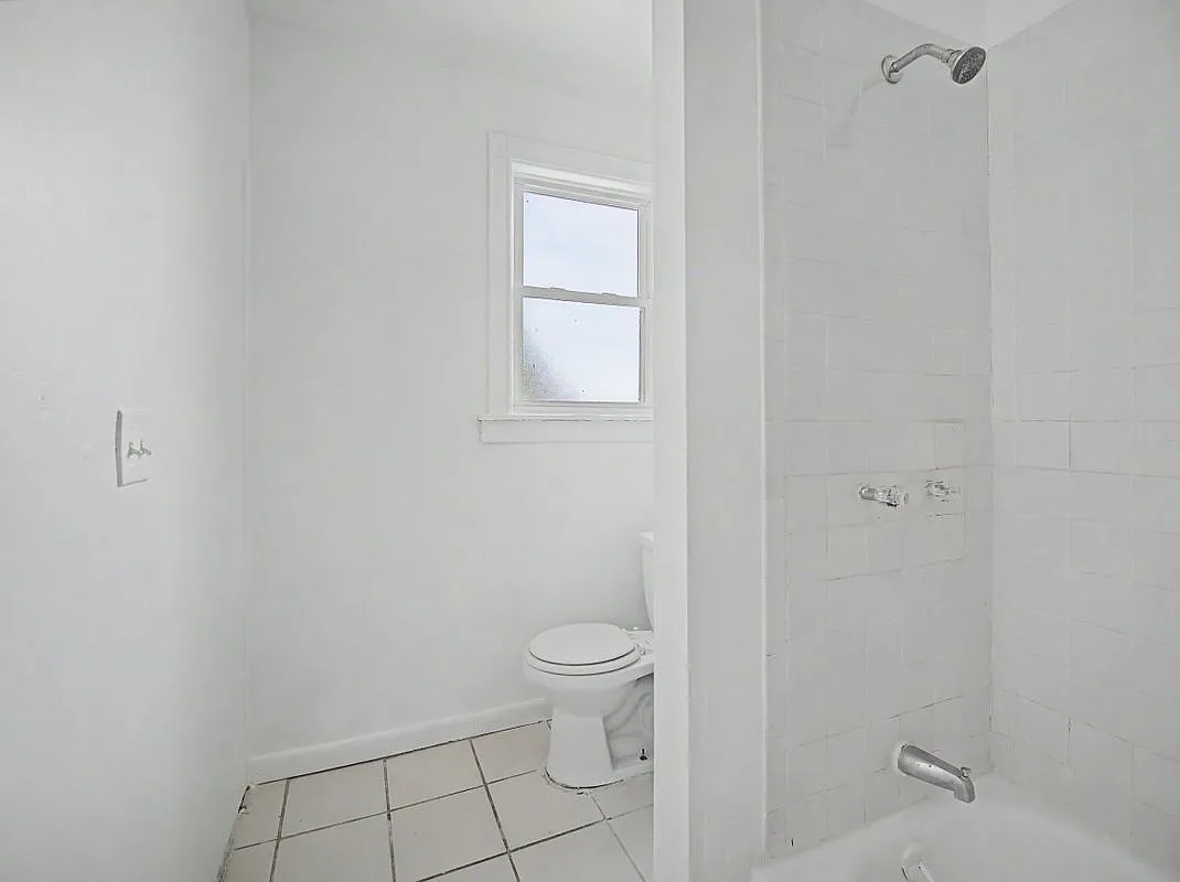 5 bed, 1.5 bath, 1645 sqft, $3,100 — Photo 4