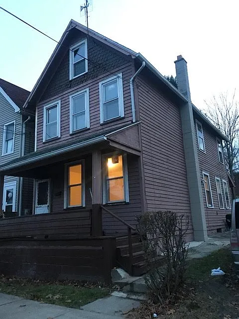 223 Dana St photo 1