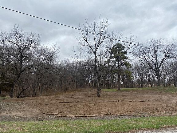 3rd image of 10500 NW Old Tiffany Springs Rd