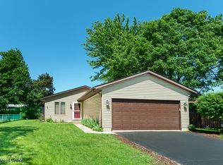 25 Echo Hl, Lake In The Hills, IL 60156