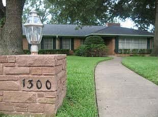 1st image of 1300 Lewis Dr