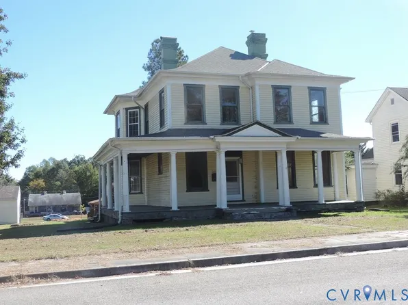303 Brunswick Ave, Blackstone, VA 23824