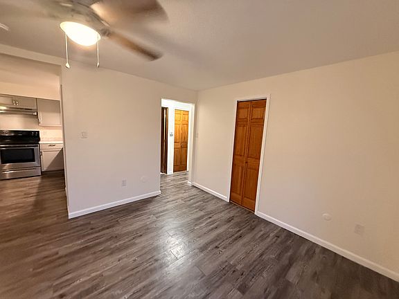 4th image of 1906 Vinewood Ln APT 7