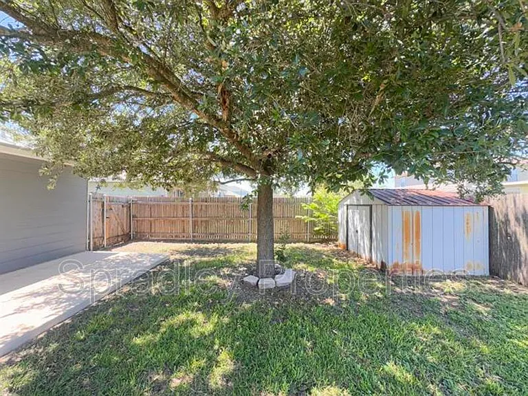 212 Avrshire Ln — Photo 27